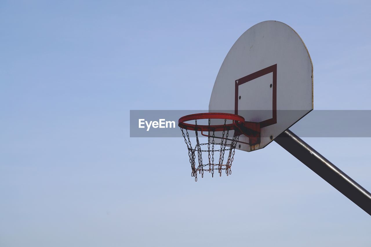 LOW ANGLE VIEW OF BASKETBALL HOOP AGAINST SKY