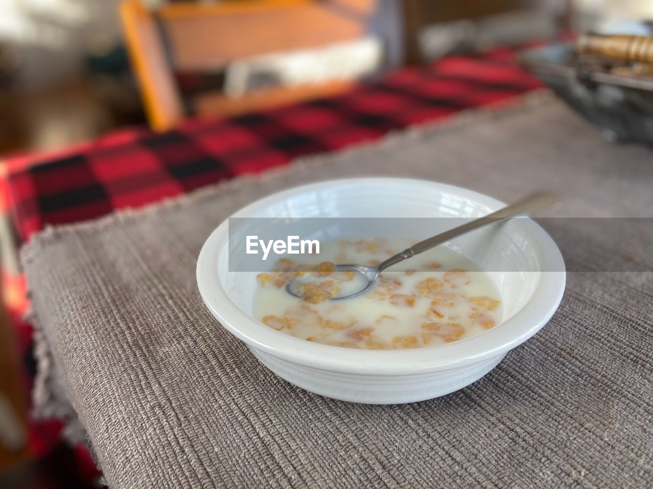 CLOSE-UP OF FOOD ON TABLE