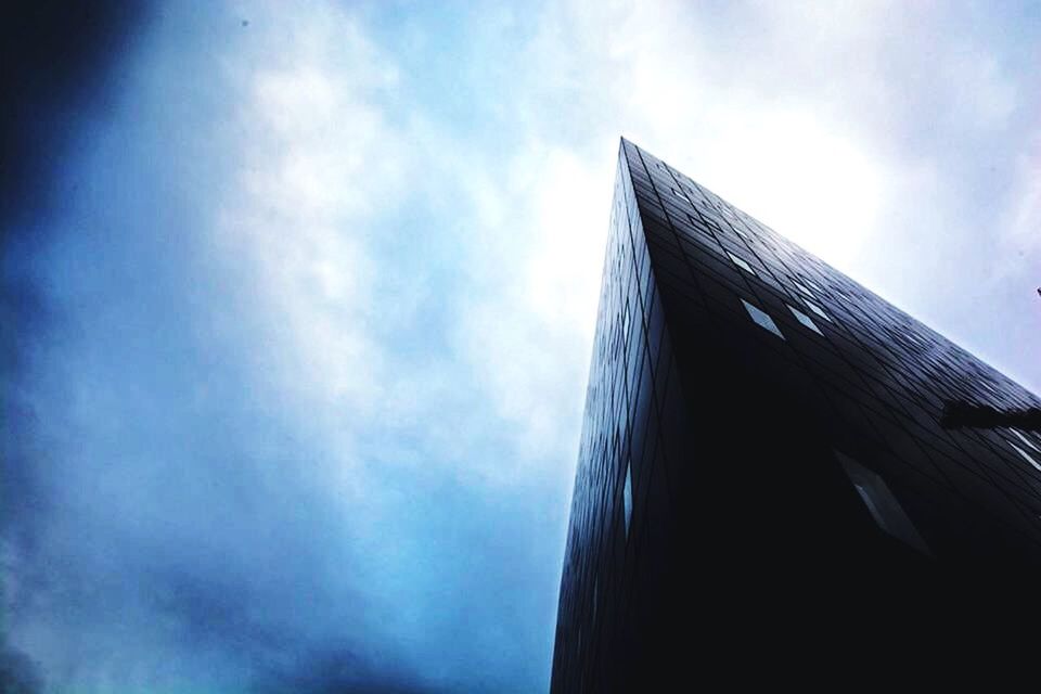 LOW ANGLE VIEW OF MODERN BUILDINGS AGAINST CLOUDY SKY