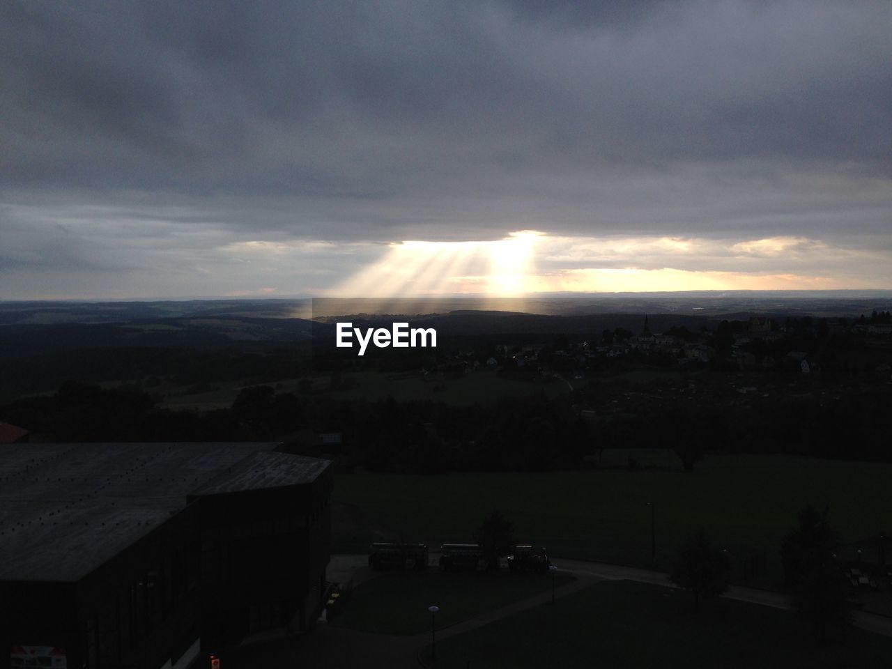 SCENIC VIEW OF LANDSCAPE AGAINST CLOUDY SKY