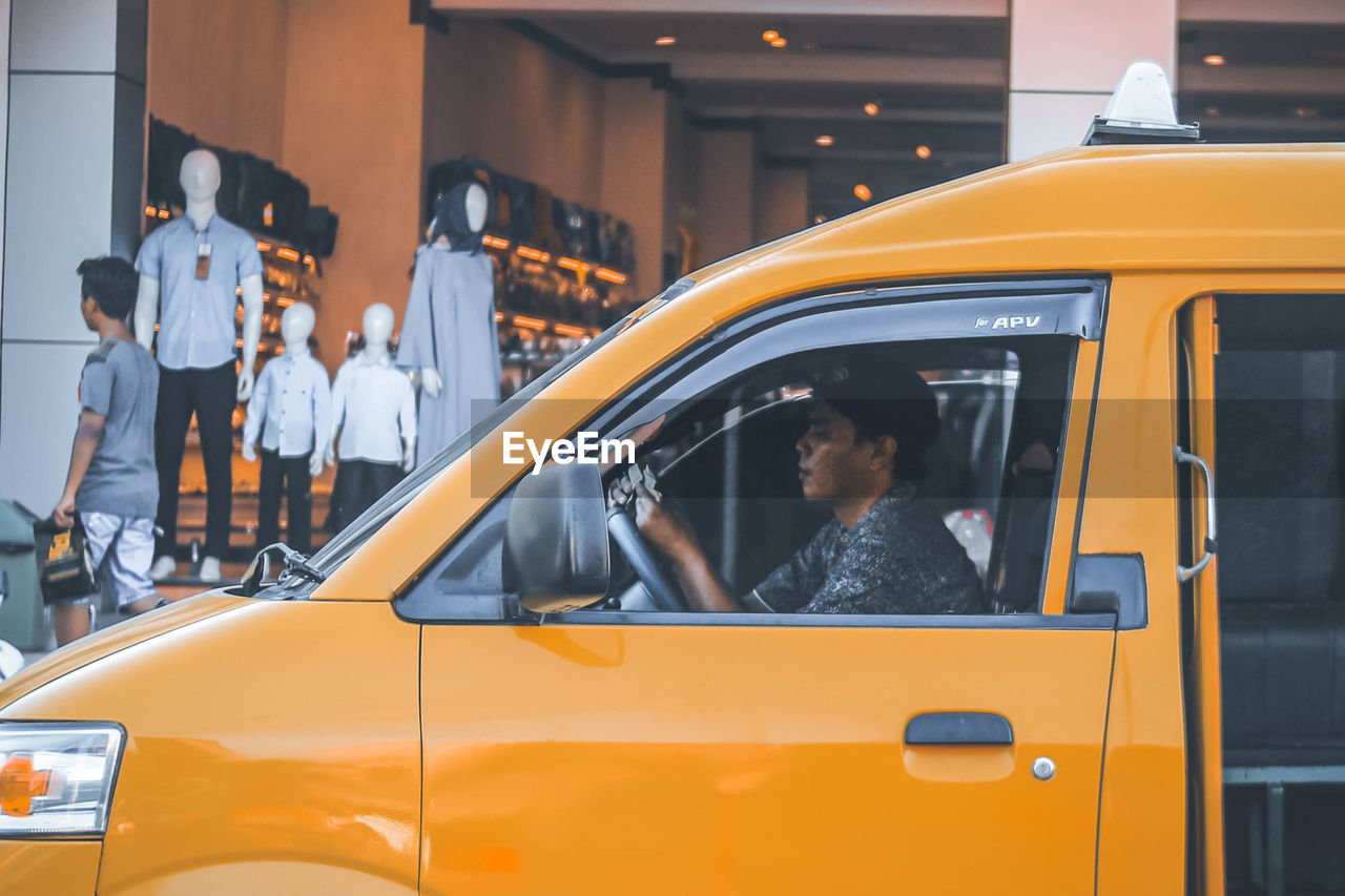 MAN AND WOMAN IN CAR