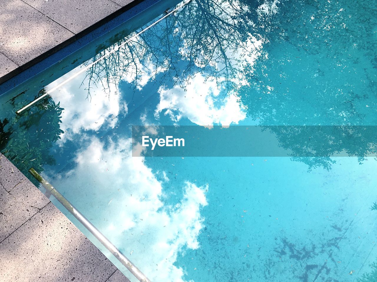 HIGH ANGLE VIEW OF SWIMMING POOL AGAINST SKY