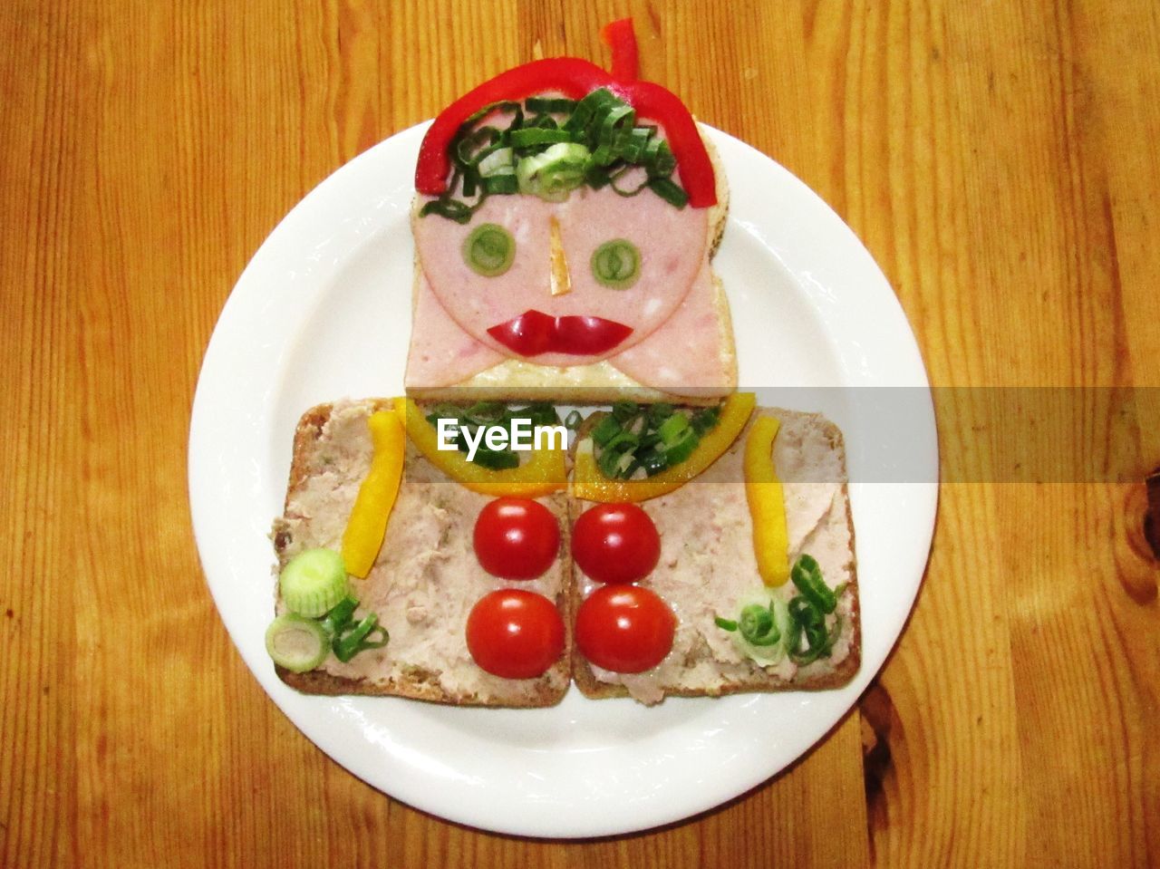 Anthropomorphic face on sandwiches