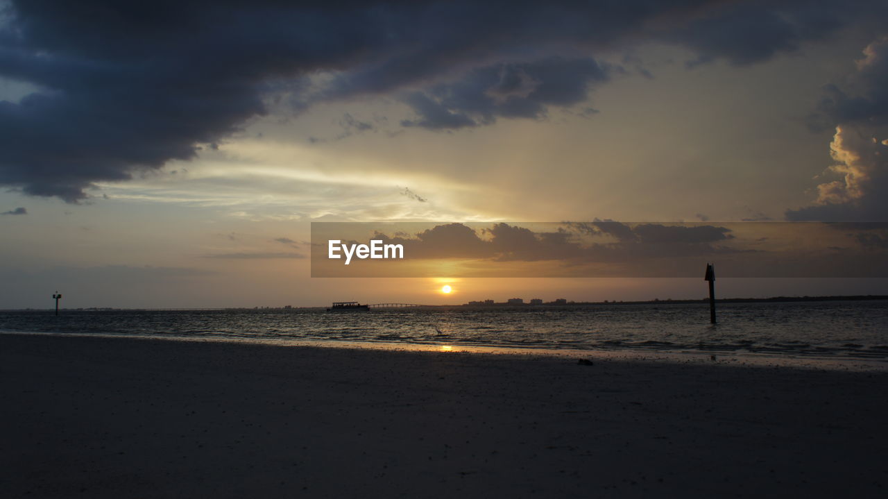 Scenic view of sunset at fort myers beach