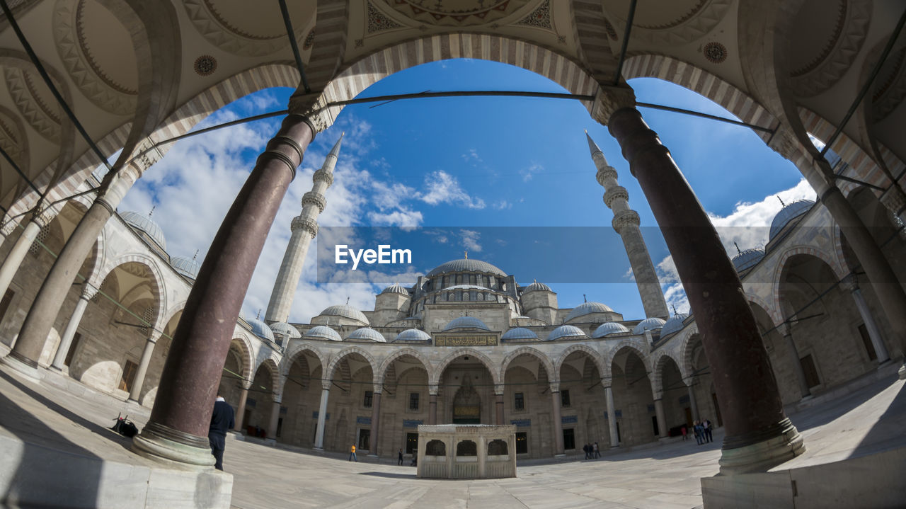 Sultanahmet masjid or blue mosque, istanbul, turkey. the mosque is famous for its iznik blue tiles.