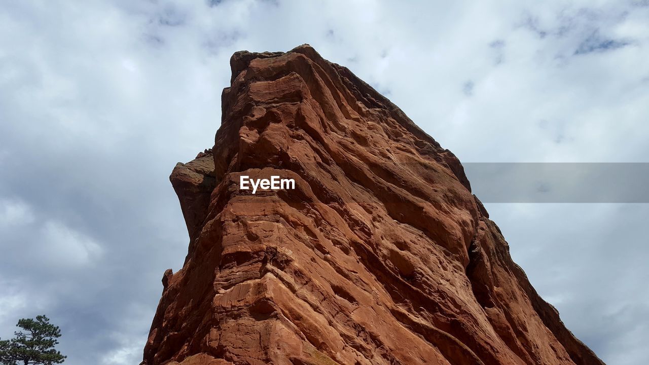 LOW ANGLE VIEW OF ROCKY MOUNTAINS AGAINST SKY