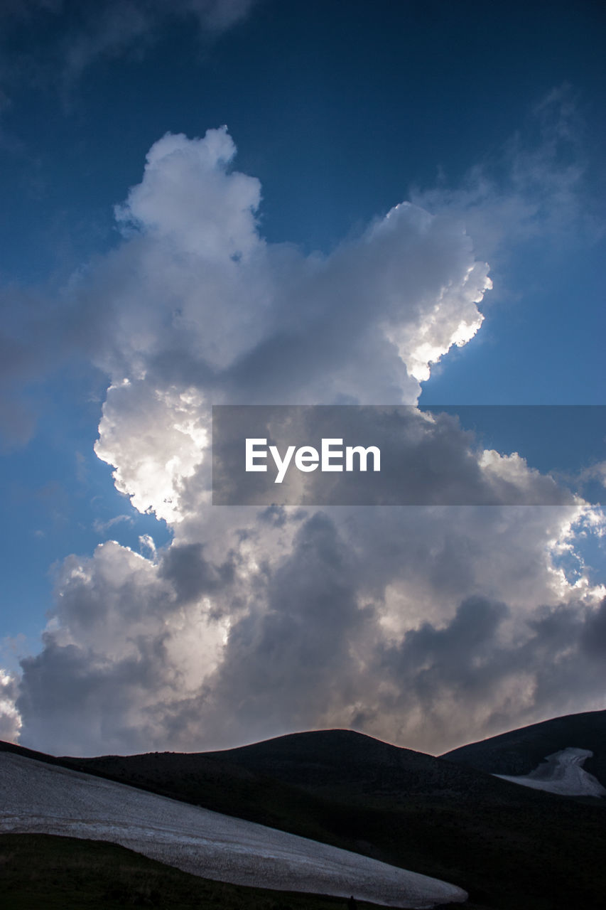 sky, cloud, environment, sunlight, horizon, nature, beauty in nature, mountain, landscape, scenics - nature, blue, no people, outdoors, cloudscape, dramatic sky, travel, tranquility, day, dusk, land