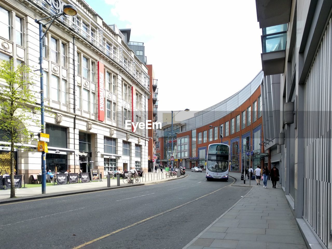 VIEW OF CITY STREET IN CITY