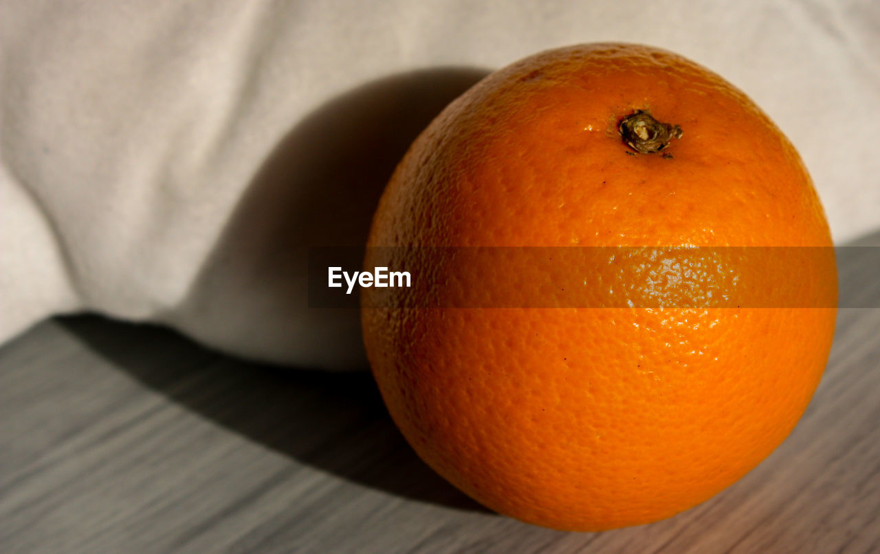 Close-up of orange fruit 