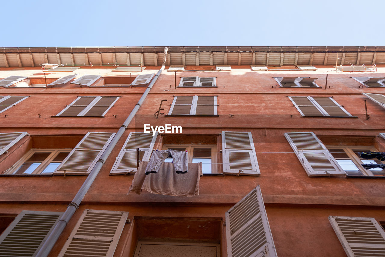 architecture, roof, built structure, building exterior, building, window, facade, no people, sky, low angle view, city, day, residential district, wood, clear sky, daylighting, nature, residential area, outdoors, outdoor structure, house, brick