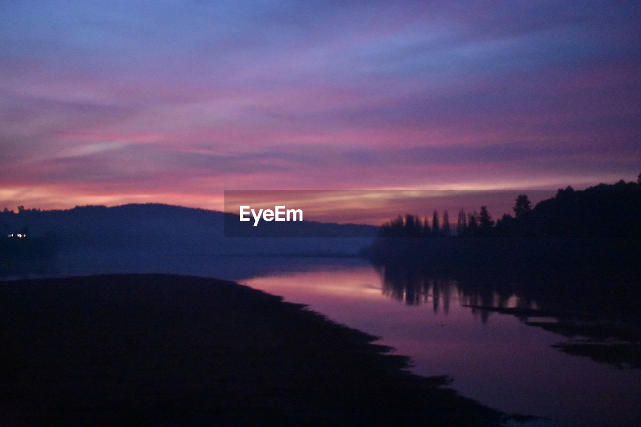 SCENIC VIEW OF LAKE AGAINST ROMANTIC SKY DURING SUNSET