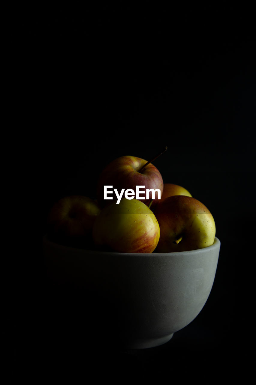 Close-up of apples in bowl