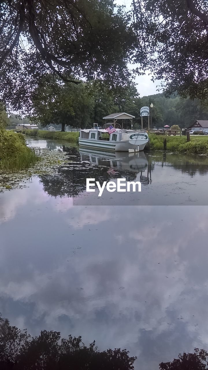 BOAT IN LAKE AGAINST SKY