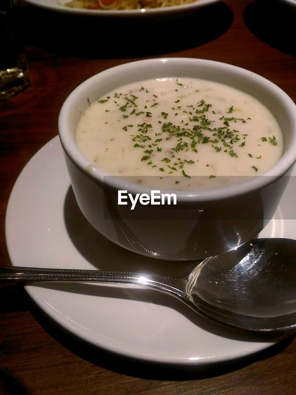 CLOSE-UP OF SOUP IN BOWL