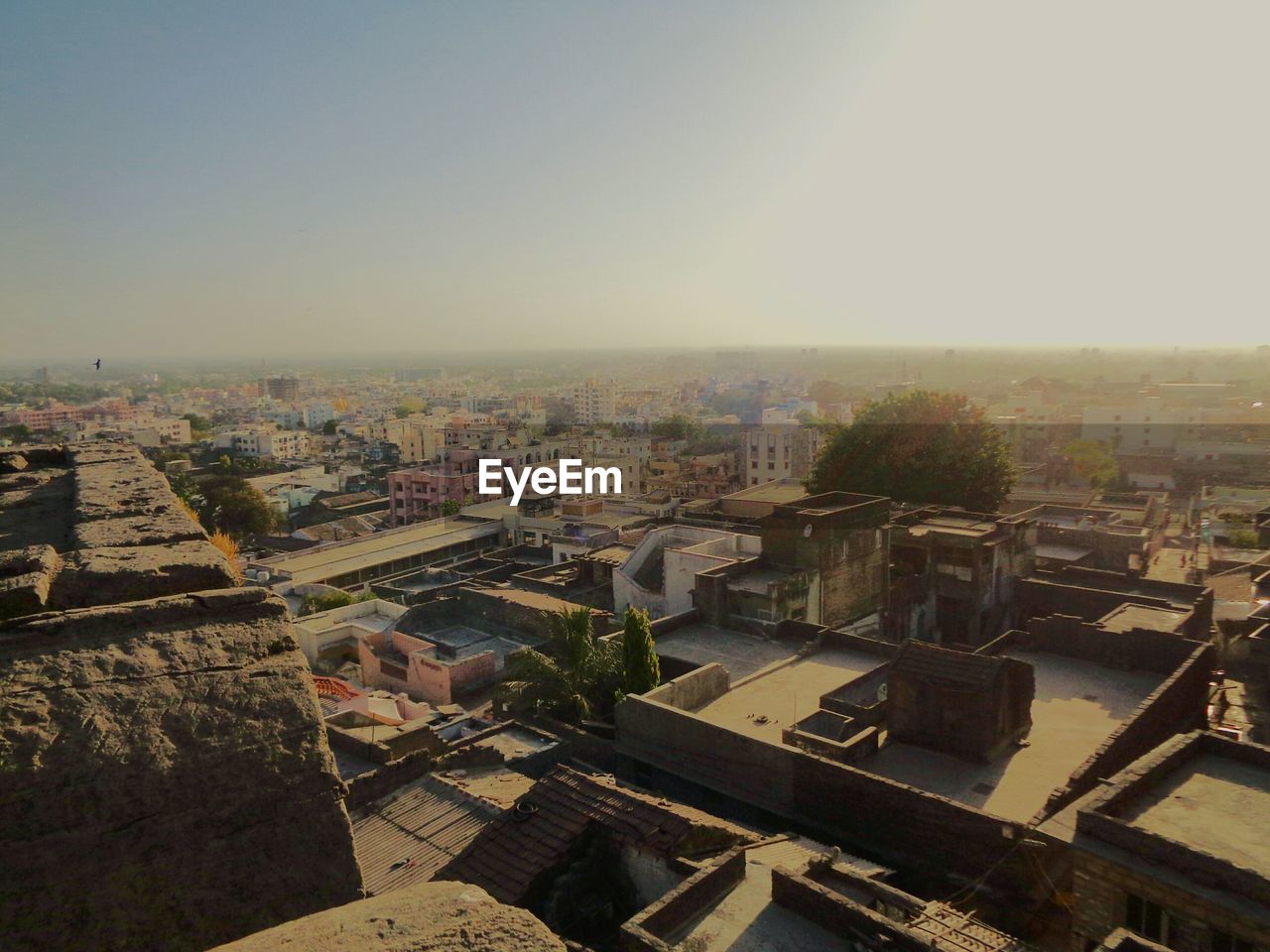 HIGH ANGLE SHOT OF CITYSCAPE AGAINST CLEAR SKY