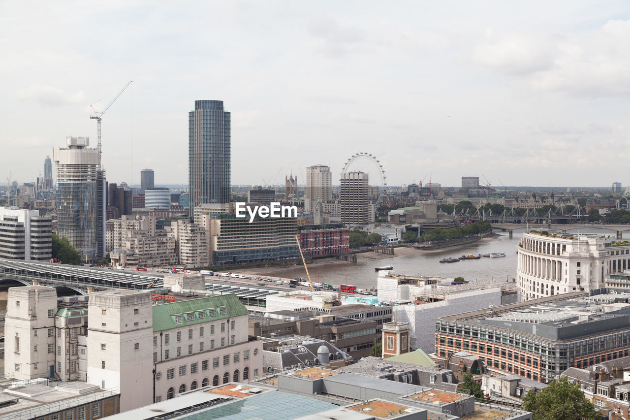 AERIAL VIEW OF CITYSCAPE AGAINST SKY