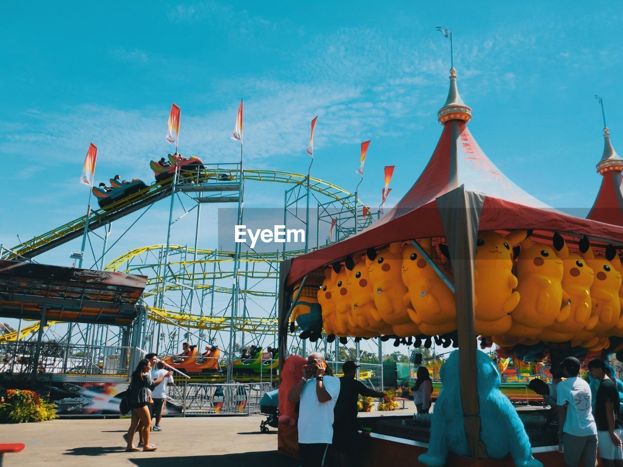 GROUP OF PEOPLE AT AMUSEMENT PARK