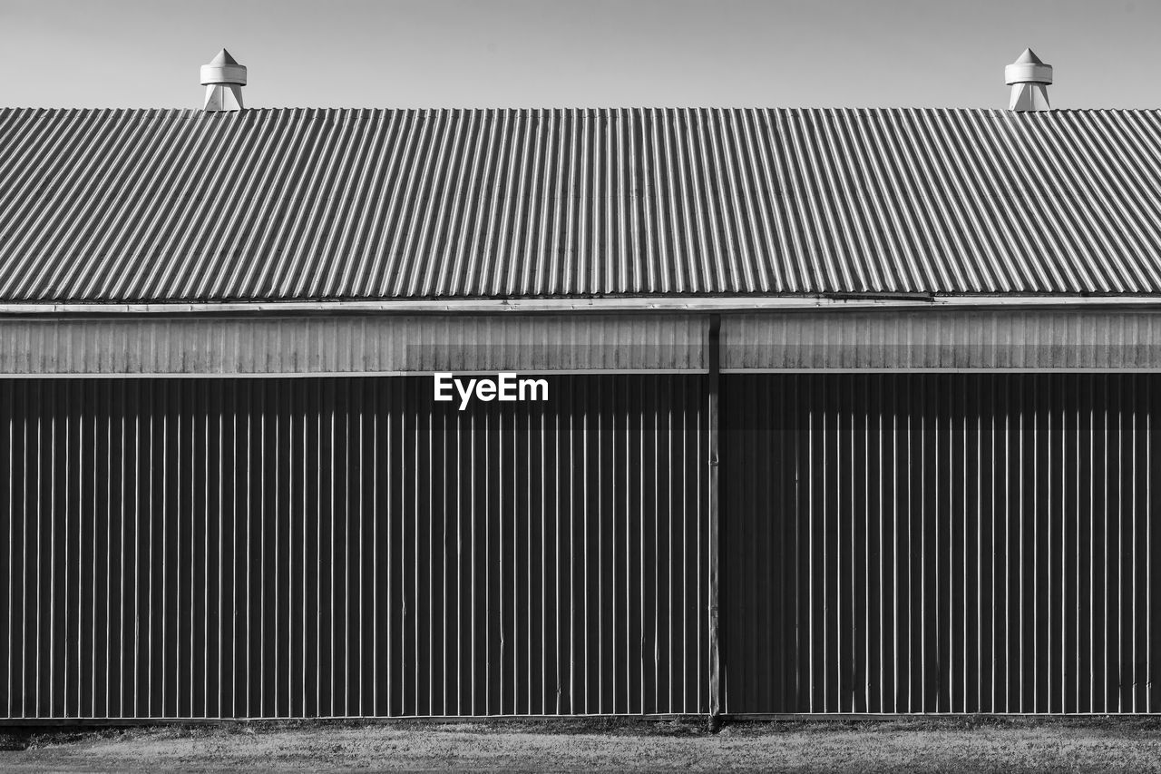 A detailed graphic image of a farm's barn photographed near mississauga ontario.