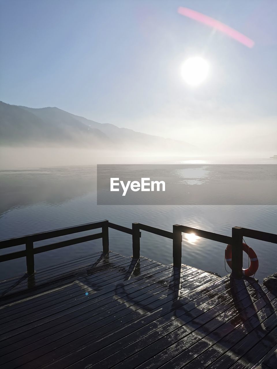 SCENIC VIEW OF SEA AND MOUNTAINS AGAINST SKY DURING SUNSET