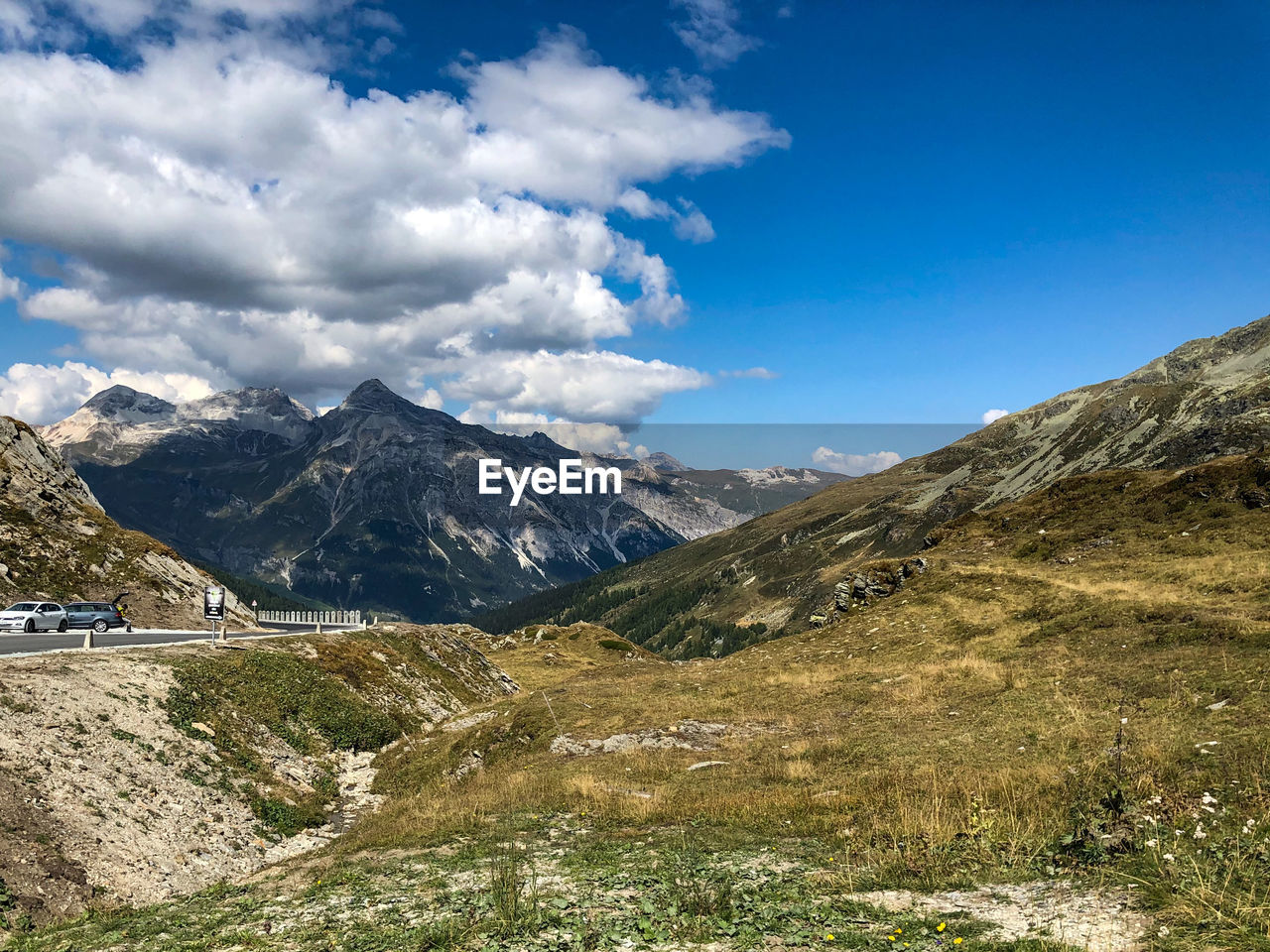 SCENIC VIEW OF VALLEY AND MOUNTAINS AGAINST SKY