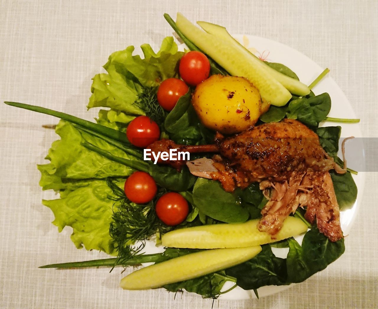 HIGH ANGLE VIEW OF FRUITS ON TABLE