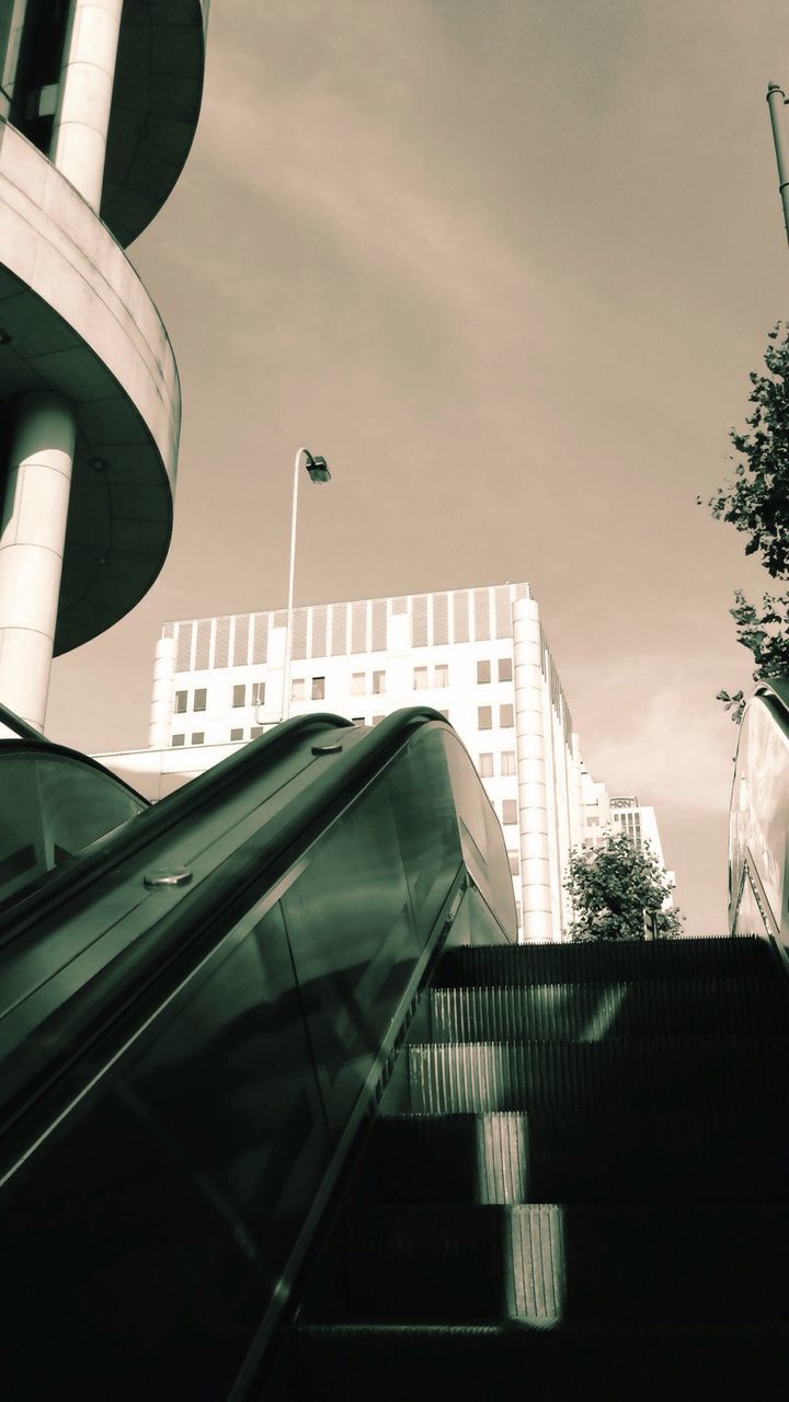 LOW ANGLE VIEW OF MODERN BUILDINGS AGAINST SKY