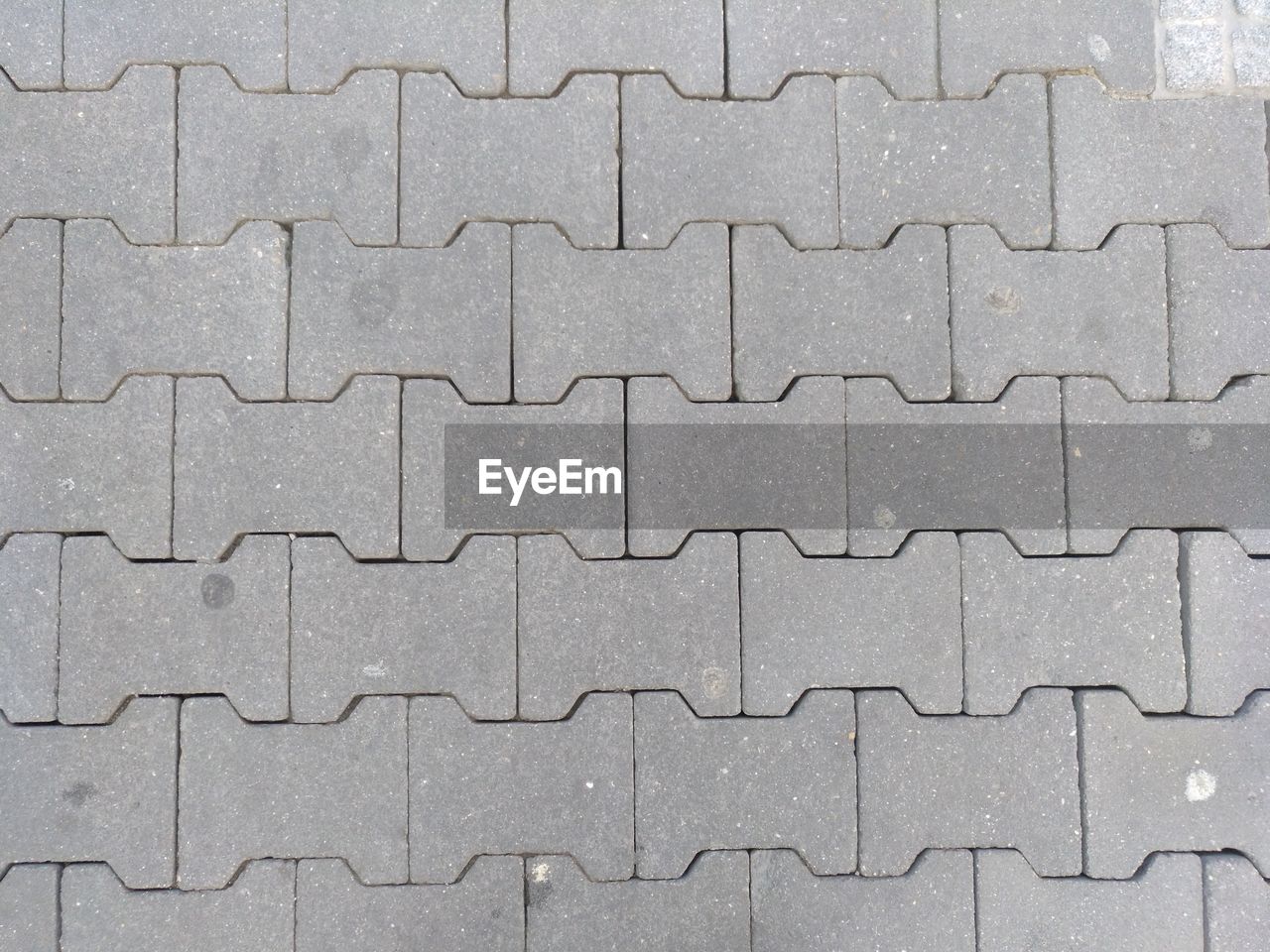 FULL FRAME SHOT OF WEATHERED WALL