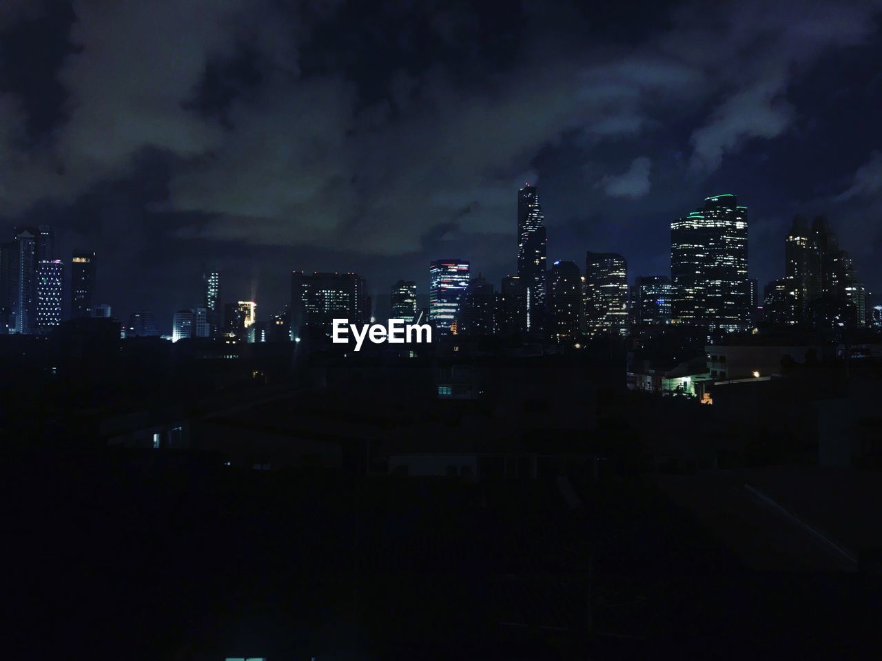 ILLUMINATED CITY BUILDINGS AGAINST SKY AT NIGHT