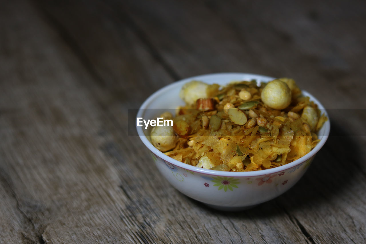 CLOSE-UP OF FOOD ON TABLE