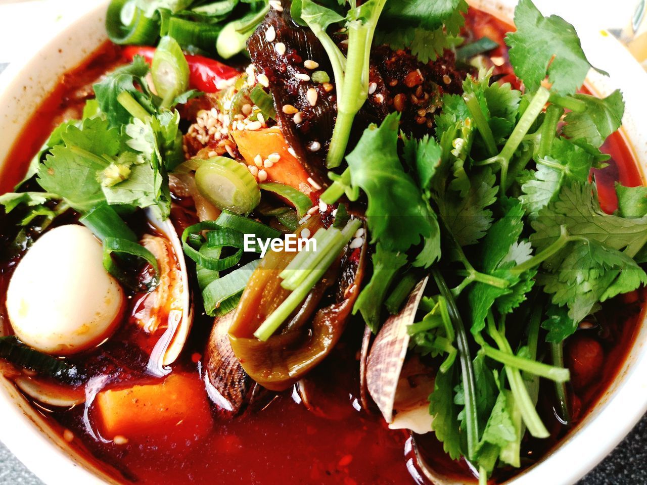 CLOSE-UP OF VEGETABLES IN BOWL