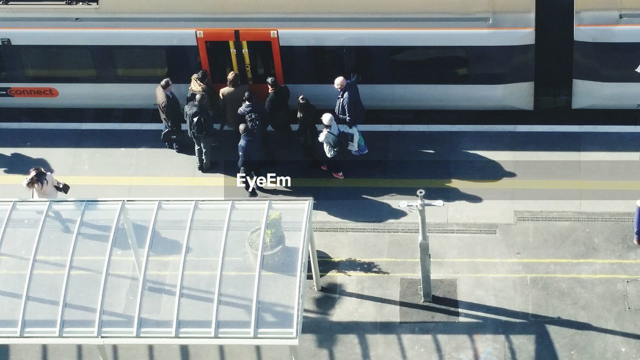 PEOPLE ON ESCALATOR