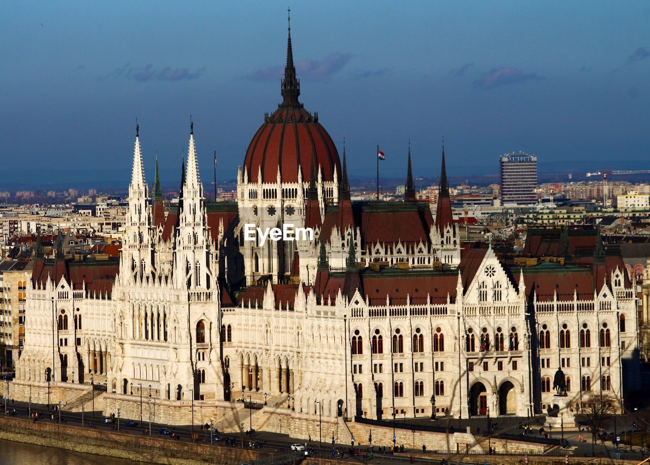 PANORAMIC VIEW OF CATHEDRAL AGAINST SKY