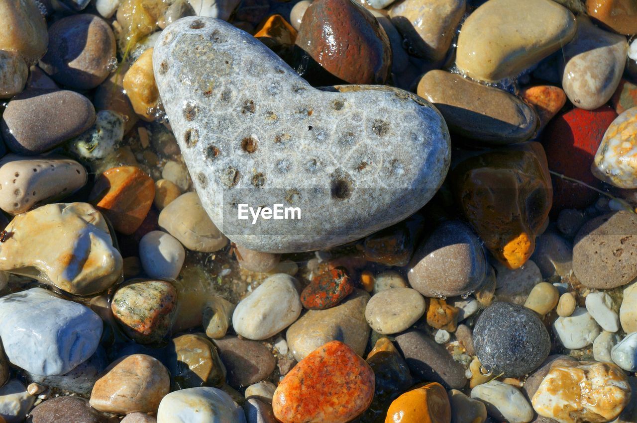 FULL FRAME SHOT OF STONES ON SHORE