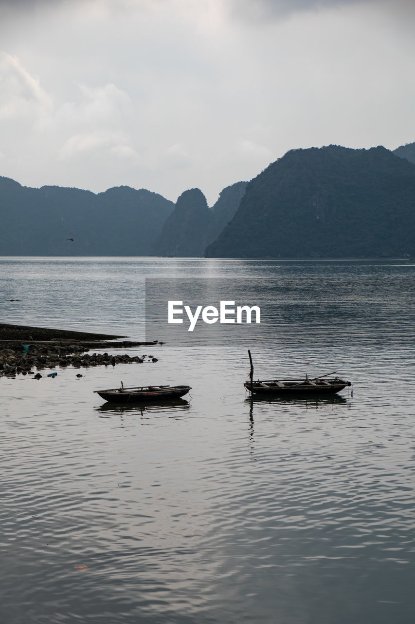 VIEW OF BOAT IN LAKE AGAINST SKY