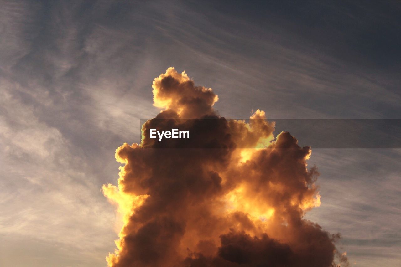 Low angle view of vapor trail in sky