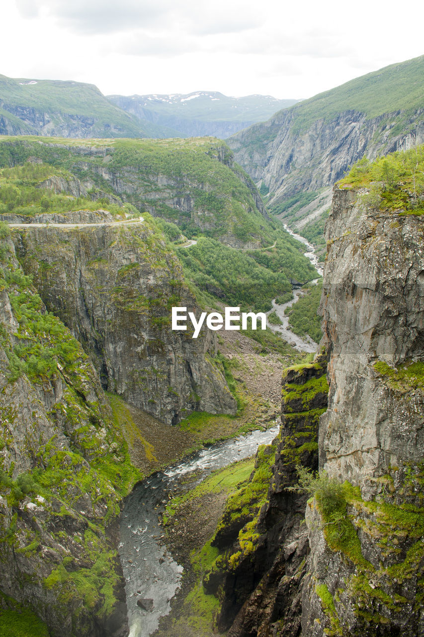 SCENIC VIEW OF VALLEY