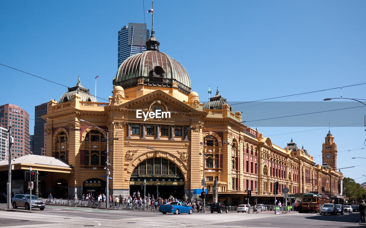 VIEW OF BUILDING AGAINST CLEAR SKY