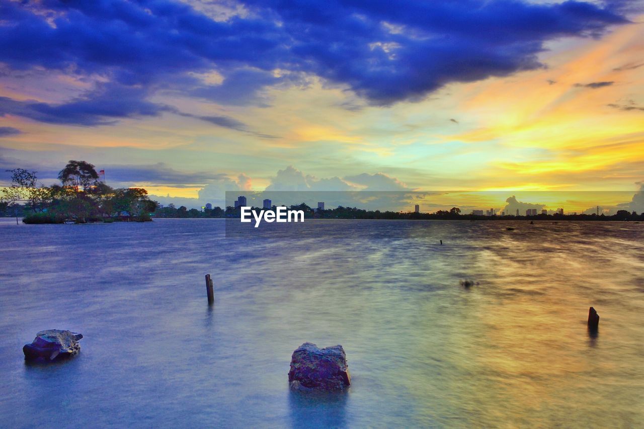 PANORAMIC VIEW OF SEA AGAINST SKY