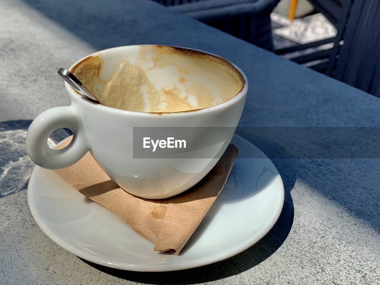 CLOSE-UP OF CUP OF COFFEE WITH TEA