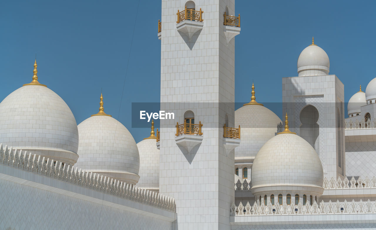 Low angle view of sheikh zayed grand mosque