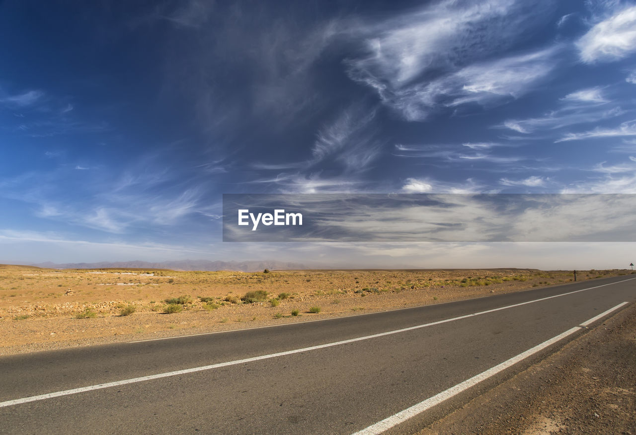 EMPTY ROAD ALONG COUNTRYSIDE LANDSCAPE