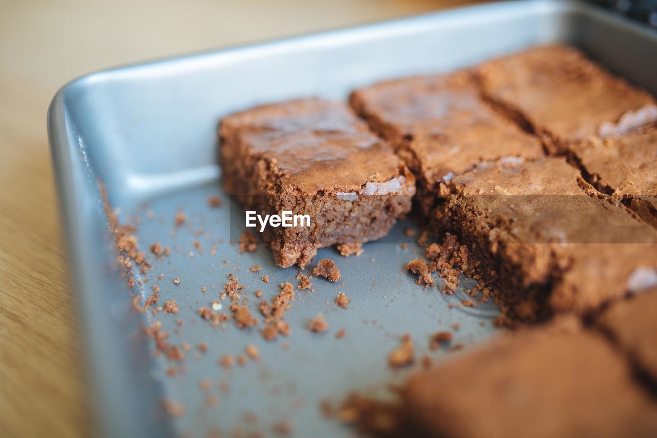 CLOSE-UP OF CAKE