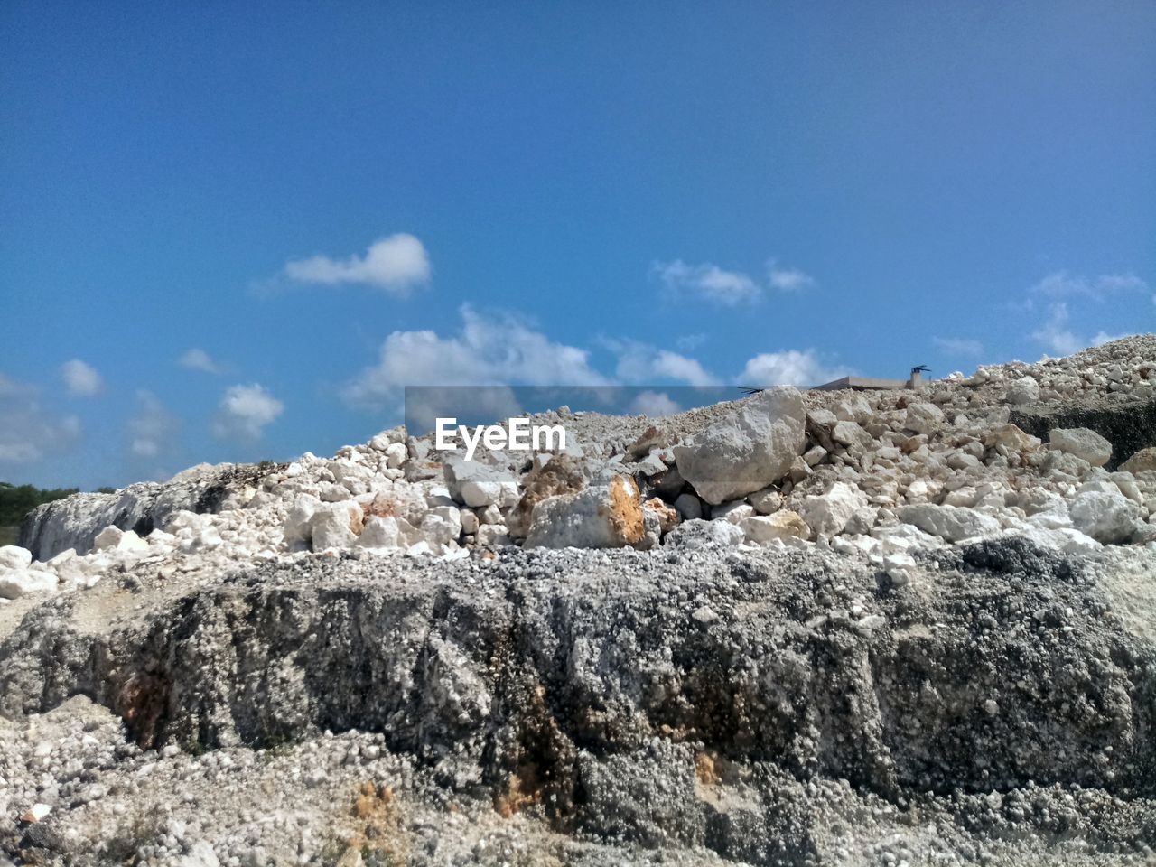 LOW ANGLE VIEW OF ROCKS AGAINST SKY