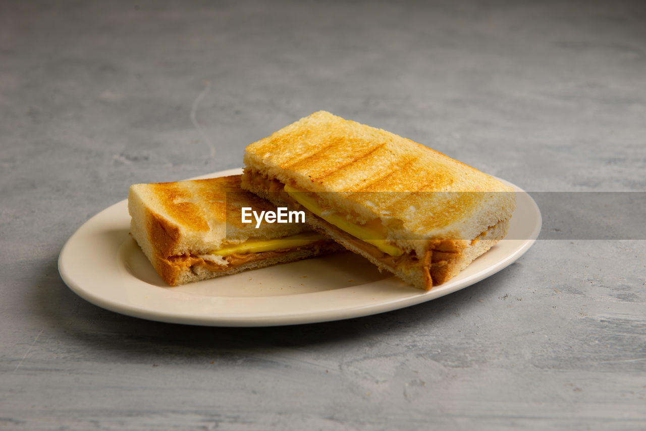 CLOSE-UP OF BREAKFAST SERVED IN PLATE