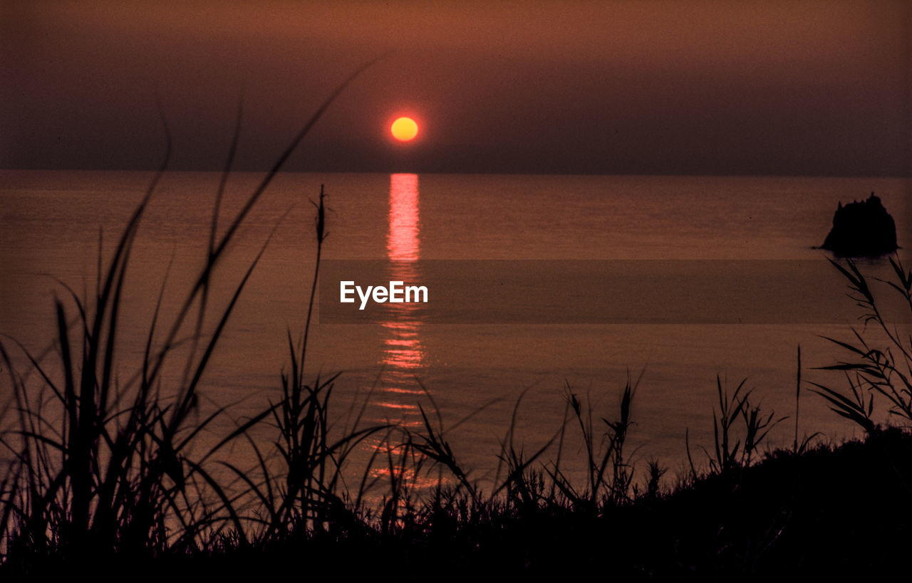 SCENIC VIEW OF SEA AGAINST ROMANTIC SKY