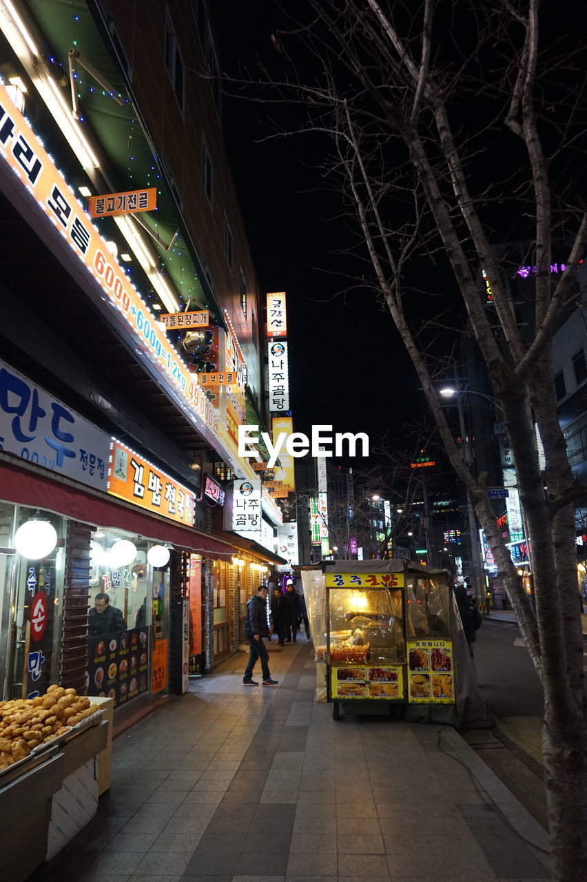 VIEW OF ILLUMINATED MARKET