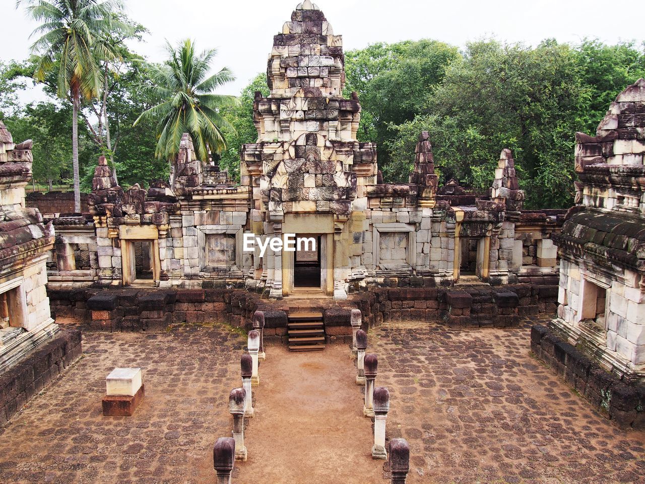 OLD RUIN BUILDING