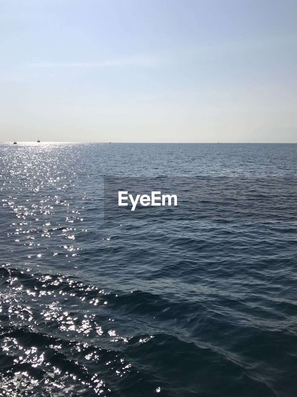 SCENIC VIEW OF SEASCAPE AGAINST SKY