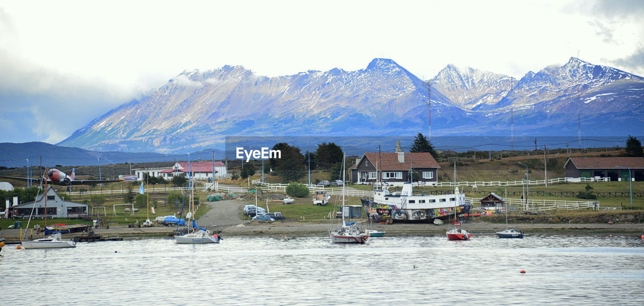 Ushuaia is an argentine town located at the southern end of the country in the tierra del fuego 