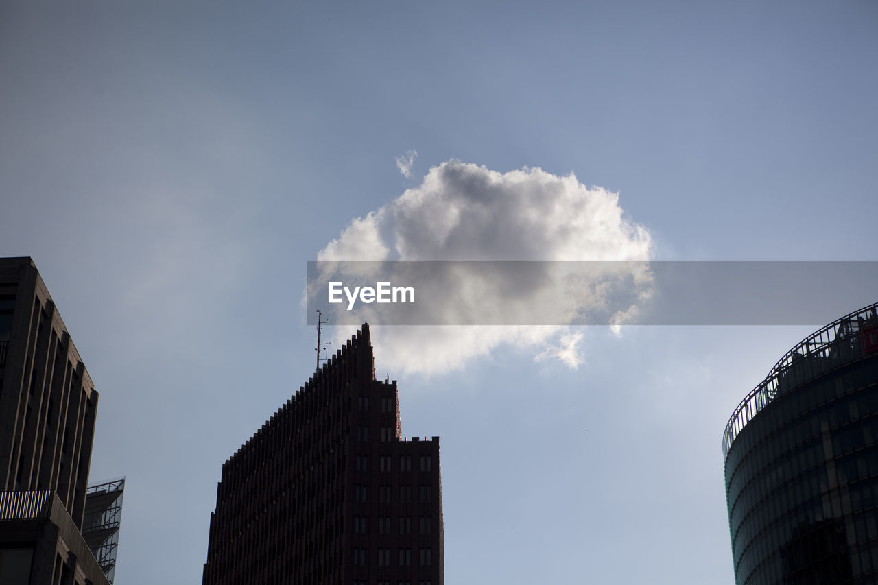 LOW ANGLE VIEW OF BUILDINGS AGAINST SKY